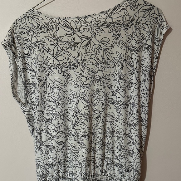 LOFT Monochrome Floral‎ Print Blouse - Picture 6 of 8